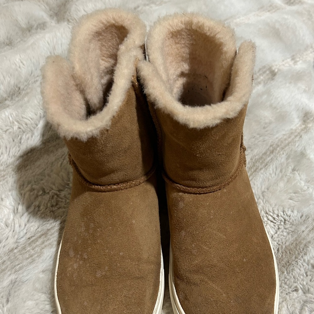 UGG BOOTIES